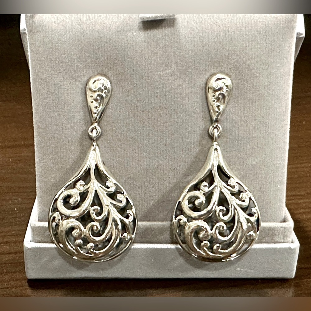 Duara silver earrings.